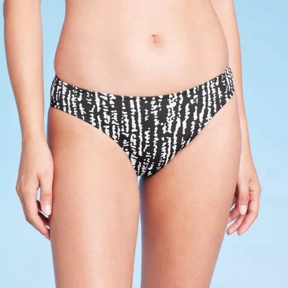 Kona Sol Black Medium Coverage Low-Rise Bikini Bottom